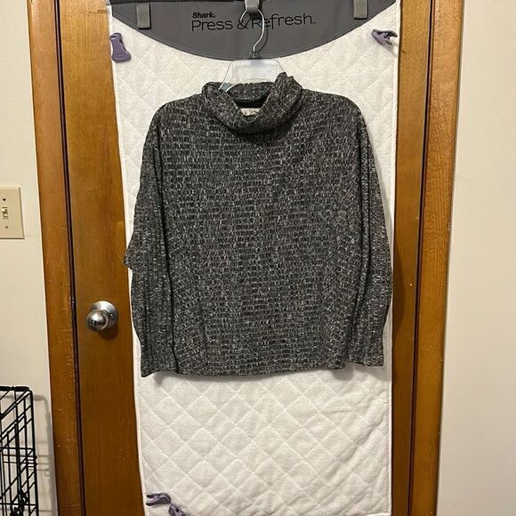 Super soft mock neck shirt with slight bat wings - Picture 1 of 5